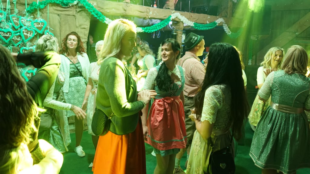 Oktoberfest in Lindhorst: Die Tanzfläche in der Scheune ist immer voll.