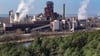 Die IG Metall setzt sich für den Erhalt des Werks von ArcelorMittal in Eisenhüttenstadt ein. (Archivbild)