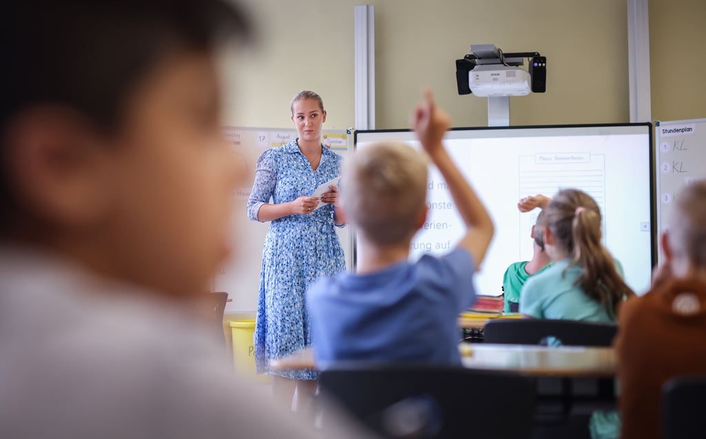 Unterricht an einer Grundschule in Sachsen-Anhalt: Vor allem auf dem Land gibt es viele kleine Schulen und die Kinderzahlen sinken laut Prognosen.