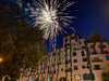 Feuerwerk überm Hundertwasserhaus in Magdeburg.