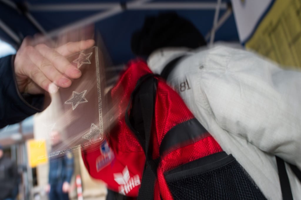 Die Polizei warnt vor Taschendieben. (Symbolbild)