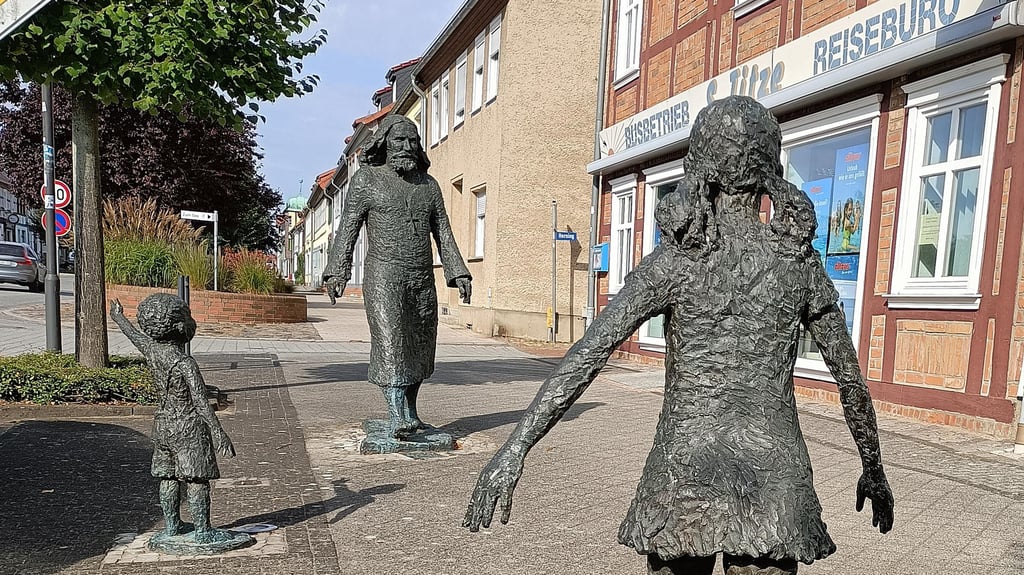 Das Gustav-Nagel-Denkmal samt der beiden Kinderfiguren gehört zu den beliebtesten Fotomotiven.