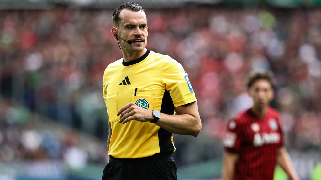 Richard Hempel leitete das Duell zwischen Hannover 96 und dem 1. FC Magdeburg am 23. August. 