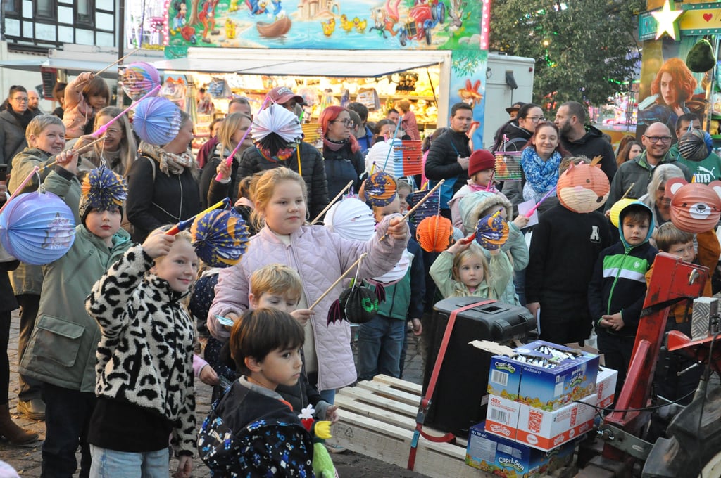 Nysmarkt: Der bunte Lampionumzug endete am Festplatz.