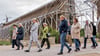 Die Mitglieder des Landesfachausschusses und die Gastgeber von Stadt und Solpark bei der Begehung des Kurgebietes. 