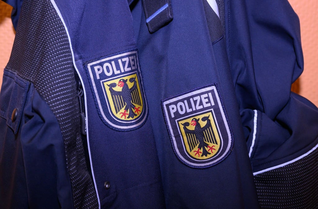 Die Bundespolizei wurde zu einer Auseinandersetzung in einem Zug gerufen. (Symbolbild)