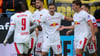Christoph Baumgartner (RB Leipzig, M) jubelt über seinen Treffer zum 0:1.