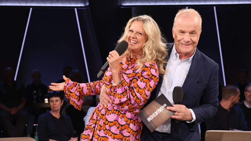 Die "NDR Talk Show" wird am Freitag, dem 10. Oktober 2025, von Barbara Schöneberger und Hubertus Meyer-Burckhardt moderiert.