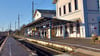 Am Bahnhof Eisleben werden Gleise und Bahnsteige erneuert.