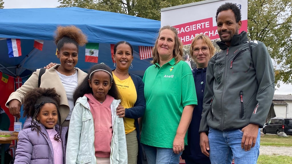Für sie ist das Café „International“ ein Ort der Begegnung: Leyla Kasae, Adanesch Kasae, Eyerus Kasae, Luwam Hubta, Anett Ranwig, Britta Meyer und Maharena Shefa.