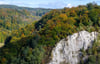Blick von der Queste im Ort Questenberg auf die markante Karstlandschaft des Naturparks Harz. Das Biosphärenreservat Karstlandschaft Südharz soll nach dem Willen der Landesregierung auf die Liste der Unesco kommen.