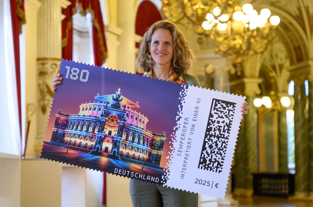 Die Semperoper ist Motiv einer neuen Sonderbriefmarke der Deutschen Post.