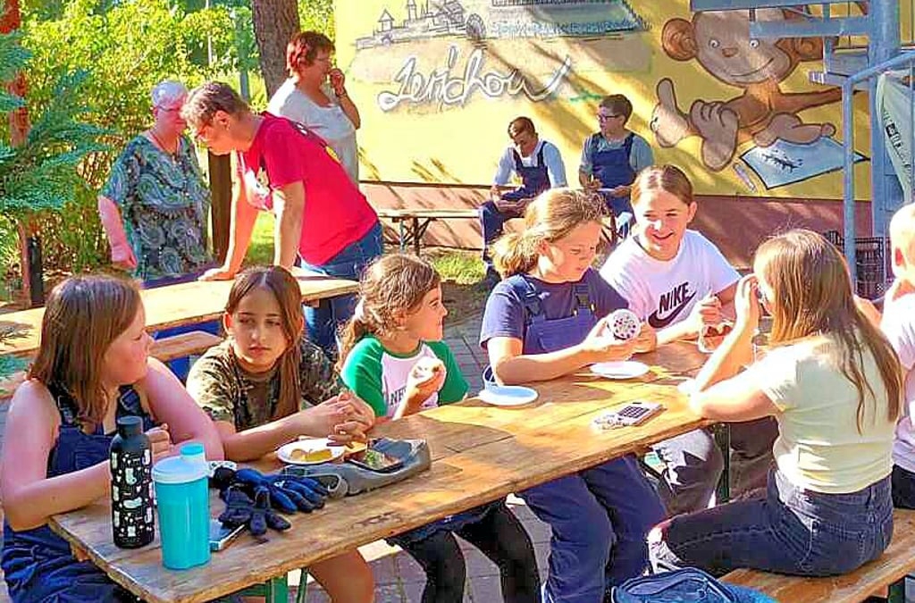 Am großen Tisch schmeckte es allen.