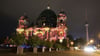 Bei der Generalprobe für das Festival of Lights wird unter anderem der Berliner Dom angestrahlt. (Archivfoto)