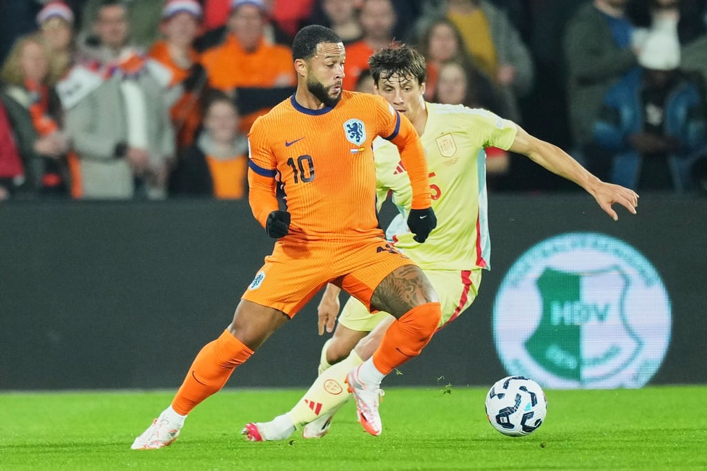Pech für Memphis Depay. Ohne Pass geht es für ihn nicht in die Heimat.