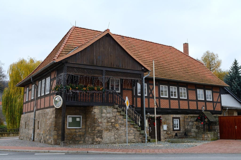Das Rathaus in Rieder ist die Adresse für Fragen und Hinweise: Hier finden die Sprechstunden des Ortsbürgermeisters und die Sitzungen des Ortschaftsrates statt.