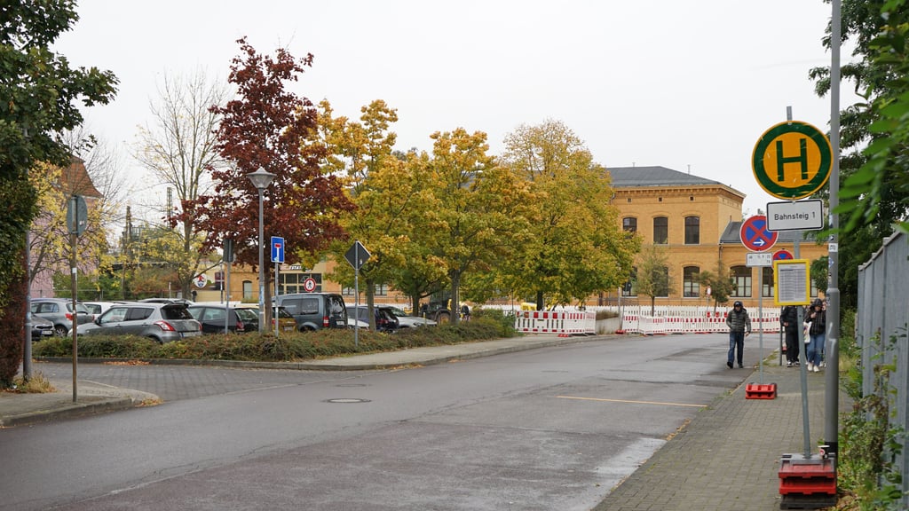 Wegen der Bauarbeiten am Bahnhofsvorplatz wird die Rosa-Luxemburg-Straße zur Einbahnstraße.