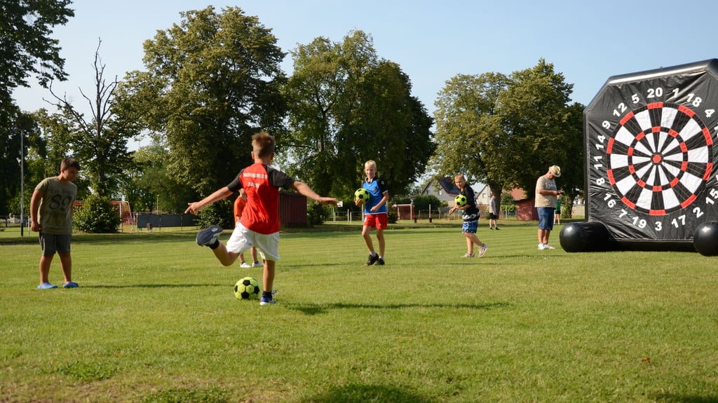 Veranstaltungen wie die beliebte Sportwoche hier auf dem Sportplatz am Gehege in Oebisfelde sind nur durch den Einsatz der Vereine möglich. Diese sollen nun erst einmal entlastet werden.