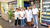 Apotheker Martin Grünthal (re.) hat die Bär Apotheke übernommen. Der Chef des sechsköpfigen Teams vor Ort ist Christoph Arendt.