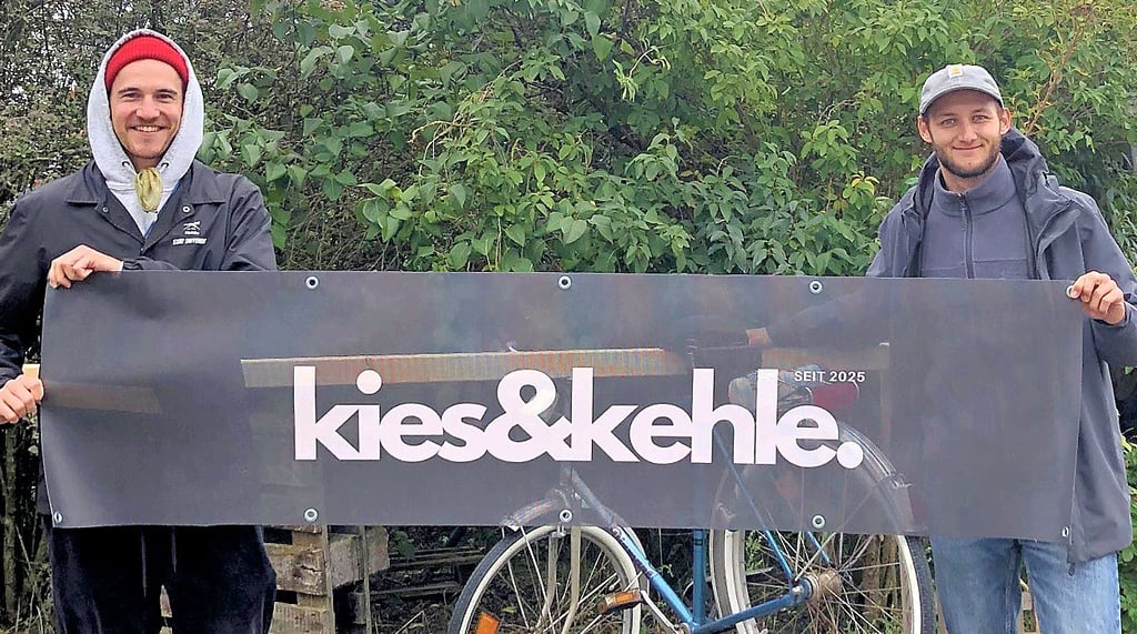 Edgar Lausch und Hannes Hainich – die beiden Köpfe hinter „Kies & Kehle“, wo Gravelbikes, Bier und gute Laune zusammenkommen.