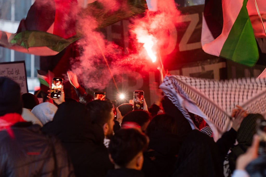 Die Polizei zählte in den vergangenen zwei Jahren insgesamt 1.686 Demonstrationen, in der Mehrzahl propalästinensische.