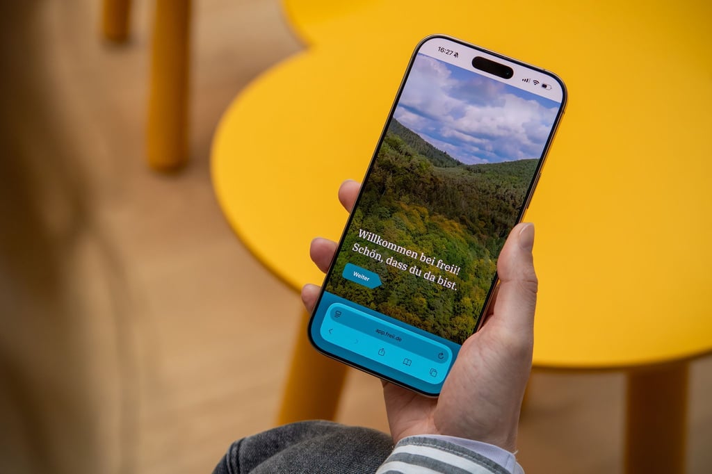 Ausgewogene Mediennutzung erlernen: Die Web-App „freii“ bietet einem drei Wochen lang kleine Challenges und Infos, um ziellosem Scrollen vorzubeugen.