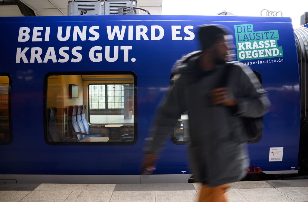 Ein Zug der Linie RE7 macht künftig Werbung für die Lausitz.