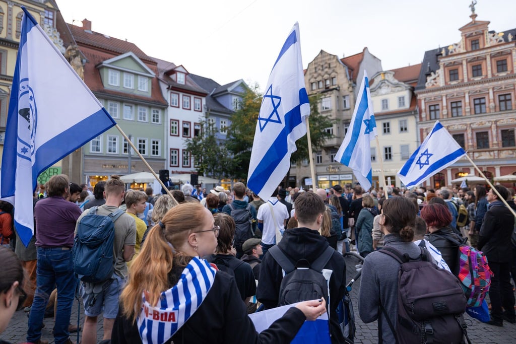 Zwei Jahre nach dem Hamas-Massaker am 7. Oktober 2023 soll in Erfurt an die der Terrororganisation weiterhin festgehaltenen israelischen Geiseln erinnert werden. (Archivbild)