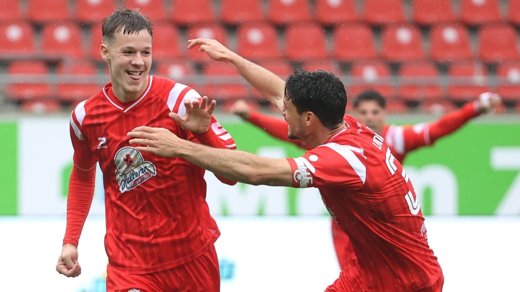 Julien Damelang (l.) erzielte gegen Meuselwitz das Tor des Tages.