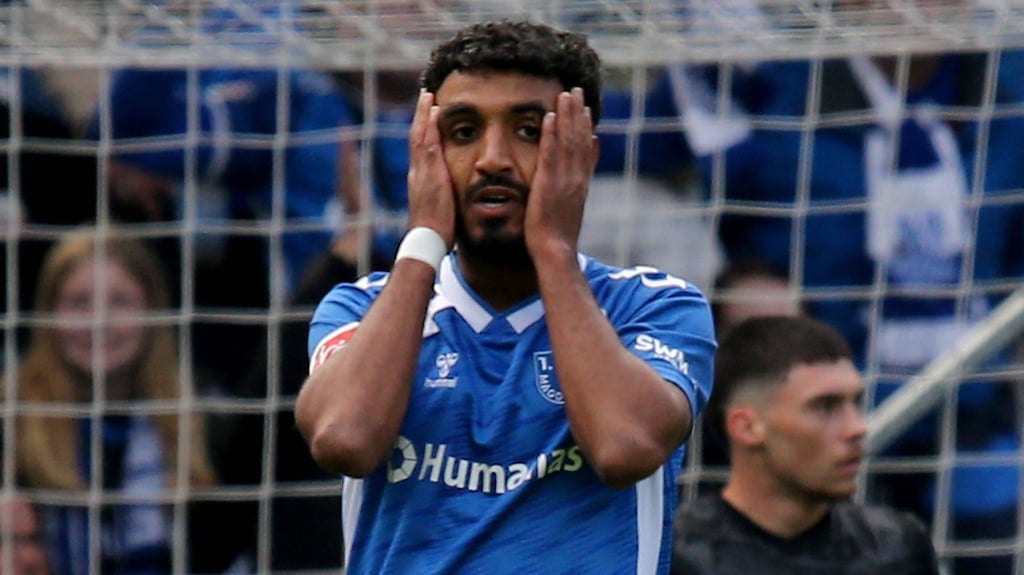 Rayan Ghrieb kann es nicht fassen: Der 1. FC Magdeburg verlor 0:4 gegen die SV Elversberg.