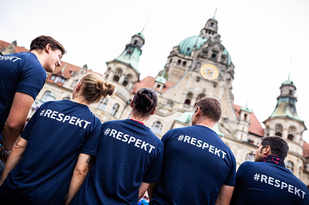 Start und Ziel waren auf dem Platz der Menschenrechte vor dem Neuen Rathaus in Hannover.