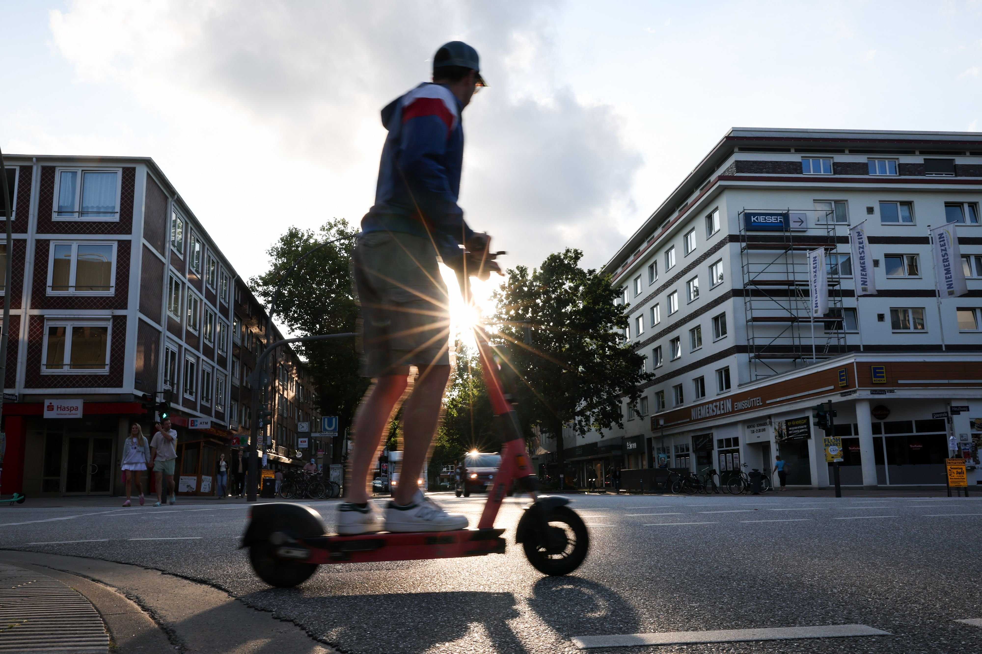 Hinweise für Fahrer: Achtung Scooter-Fahrer: Welche Regeln für die Roller im Landkreis gelten