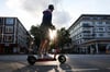 E-Scooter und andere Elektrokleinstfahrzeuge unterliegen in Deutschland klaren Regelungen. Die Polizei des Jerichower Landes gibt Hinweise für den Straßenverkehr.