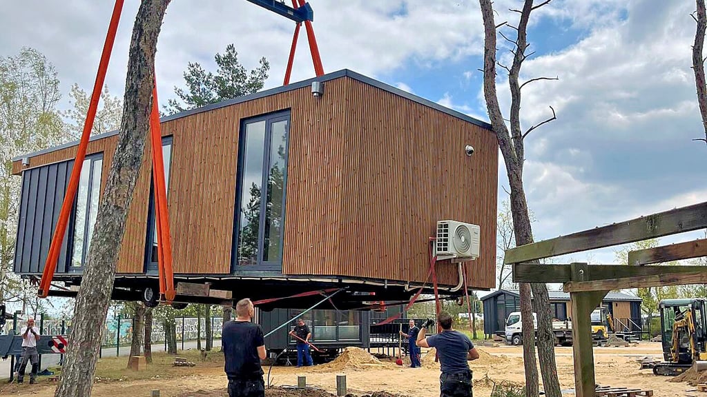 Hier wird ein Tiny-Haus am Jersleber See in der Börde platziert. Solch winzige Häuser sollen auch an der Elbe in Arneburg platziert werden.