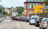 Großes Schlangestehen an der Köthenschen Straße in Bernburg.