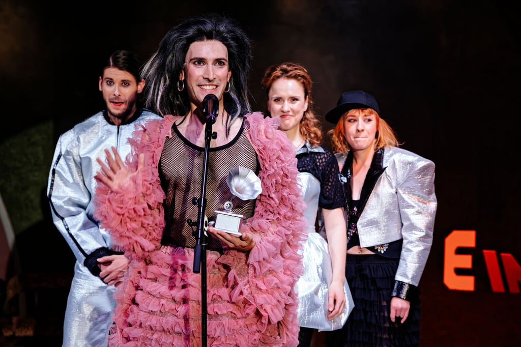 Das Stücke „Schrei so laut du kannst“ handelt von der Band „Sorry, Nein“. Diese besteht aus Zachi (Victor Bashmakov, v.l.), Timmi (Lorenz Krieger), Georgina (Marie-Joelle Blazejewski) und Änn (Laura Fouquet).