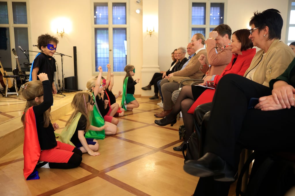 18 Kindertagesstätten, drei Horte und zwei Grundschulen aus dem Süden Sachsen-Anhalts wurden von der IHK geehrt.