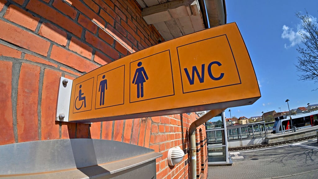 Nach der Wiedereröffnung sind die Toiletten am Ascherslebener Bahnhof erneut außer Betrieb.
