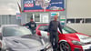 Maik (li.) und Matthias Struck mit zwei ihrer Tuning-Kreationen 