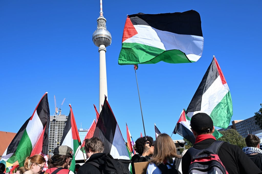 Die Polizei verbietet die Demo am Alexanderplatz. (Archivbild)