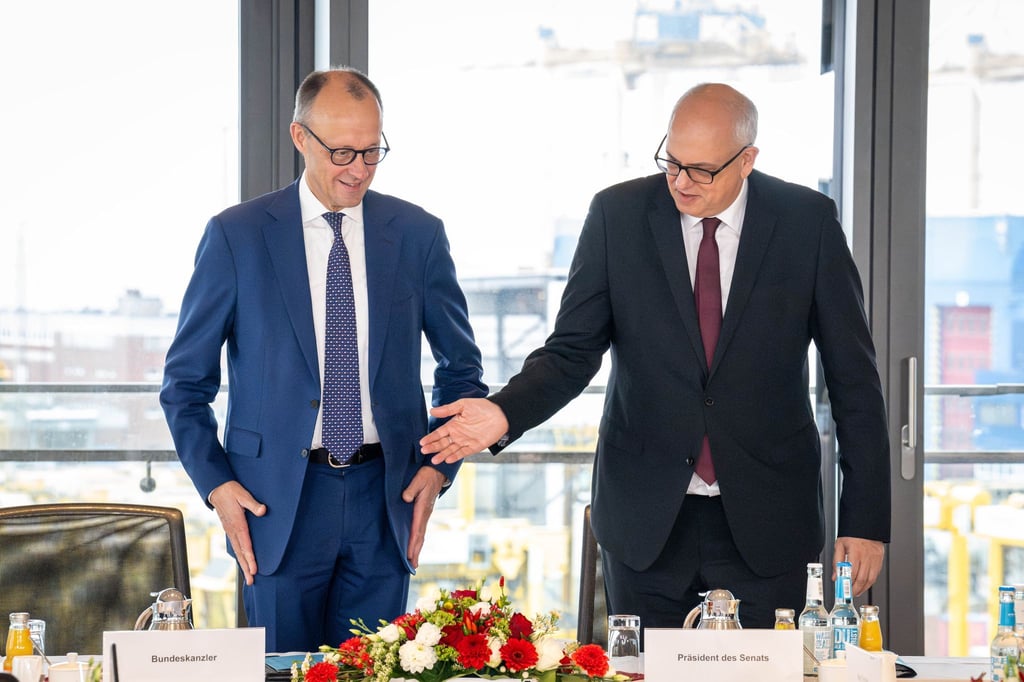 Bundeskanzler Friedrich Merz (CDU) ist zum Antrittsbesuch bei der Bremer Landesregierung in Bremerhaven.