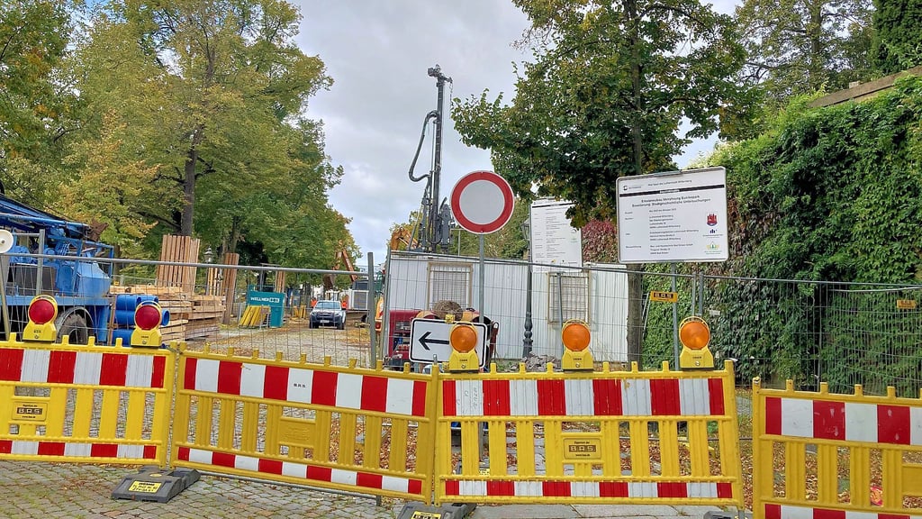 Seit einem Jahr wird am Schlossplatz in Wittenberg gebaut. Jetzt soll ein Ende der Arbeiten in Sicht sein.