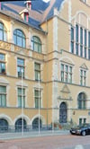 Masten ohne Flaggen am 3. Oktober vorm Rathaus in Köthen