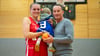 Inken Henningsen ist zurück auf dem Basketballparkett - und Mann und Tochter sind mit dabei. 