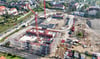 Erste Konturen des Bildungscampus Naumburg, im Vordergrund die Einrüstung für die Turnhalle, dahinter wird der Schulgebäudekomplex entstehen.