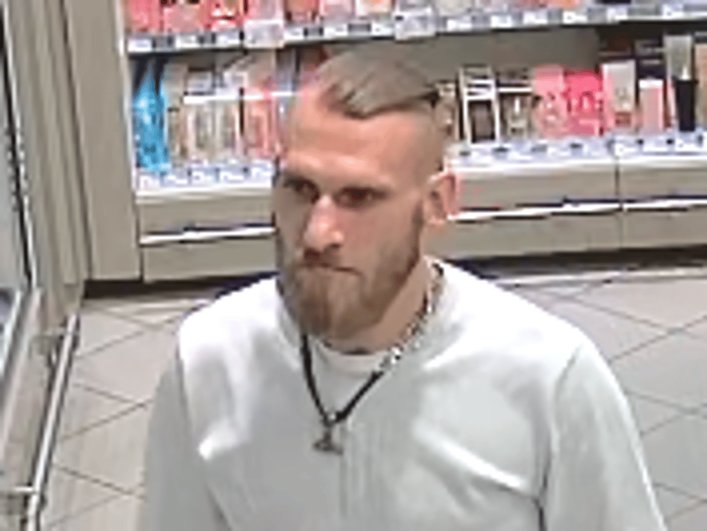 Wer kann der Polizei Hinweise zu dem mutmaßlichen Ladendieb aus Staßfurt geben?