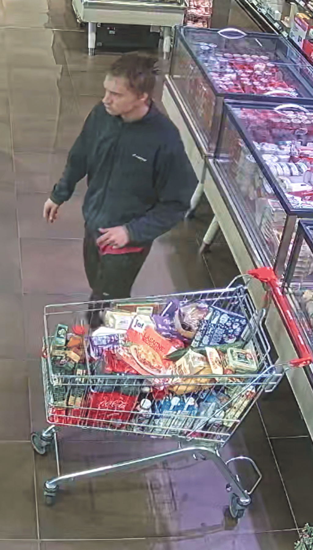 Rewe in Bernburg fast beklaut: Die Polizei sucht nach diesem Mann.