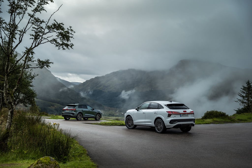 Aufgefrischter Doppelpack: Den überarbeiteten Q3 fährt Audi als Steilheck und Fließheck Sportback (rechts) vor.