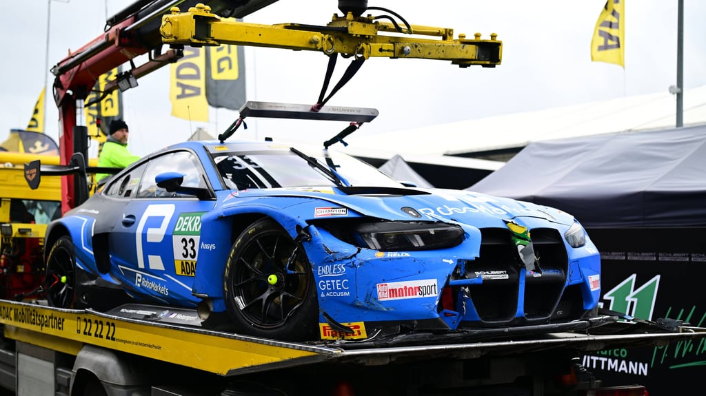 Die DTM-Karriere von Schubert-Pilot René Rast endete am Sonntag auf dem Abschleppwagen.