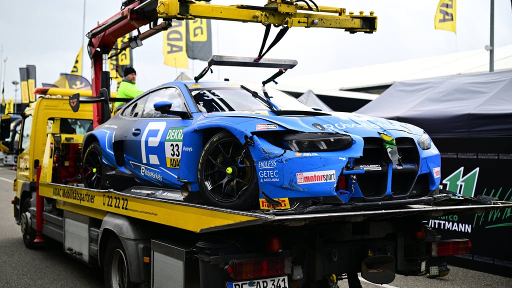 Die DTM-Karriere von Schubert-Pilot René Rast endete am Sonntag auf dem Abschleppwagen.